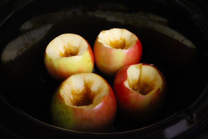crockpot-stuffed-apples-07
